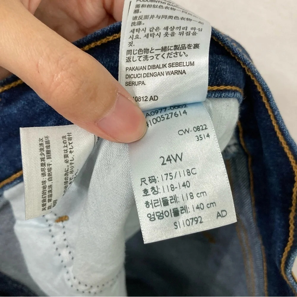 New Levi's Wedgie Straight Leg‎ High Rise Crop Jeans size 24W - Picture 2 of 10